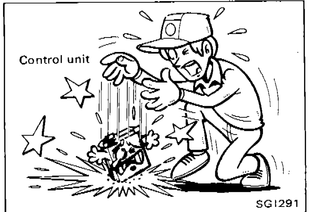 Illustration showing damage/sparks at control unit when harness is connected/disconnected incorrectly